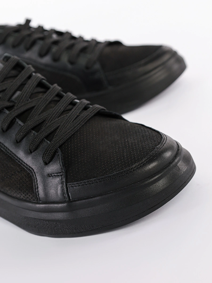 Кроссовки комбинированные черного цвета